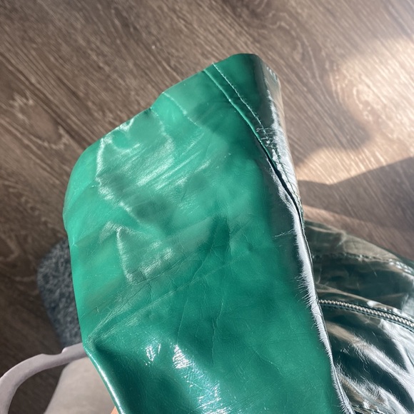 F21 Vinyl Zipper Mini Skirt - Picture 7 of 7